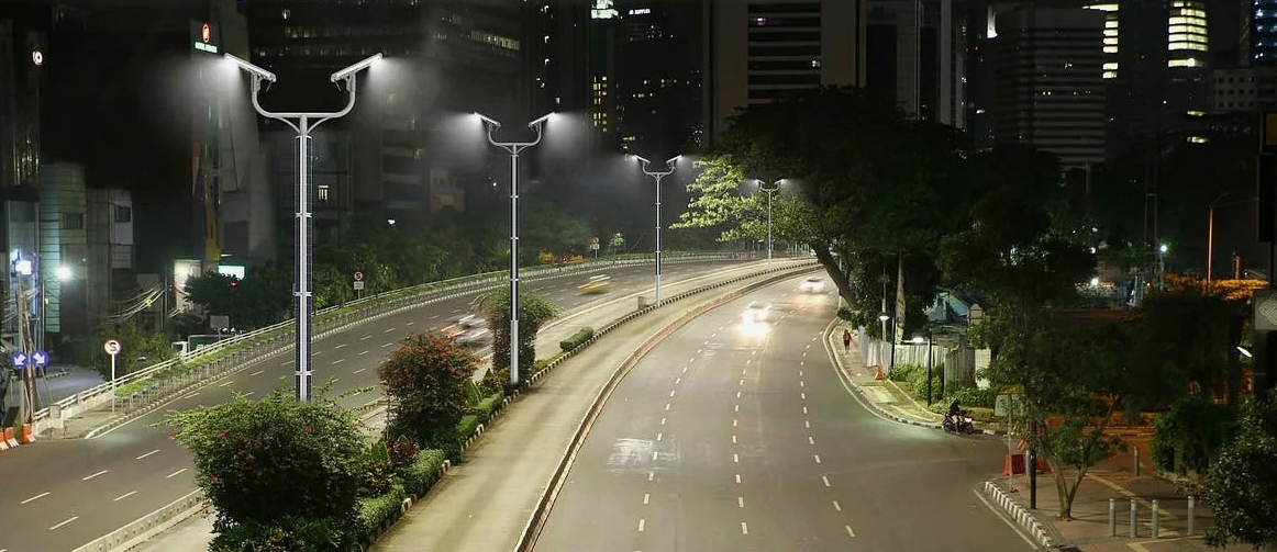 High-powered solar flood lights