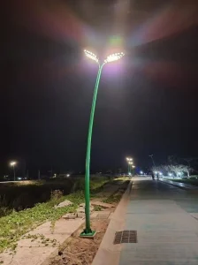 مصباح شارع على شكل ورقة